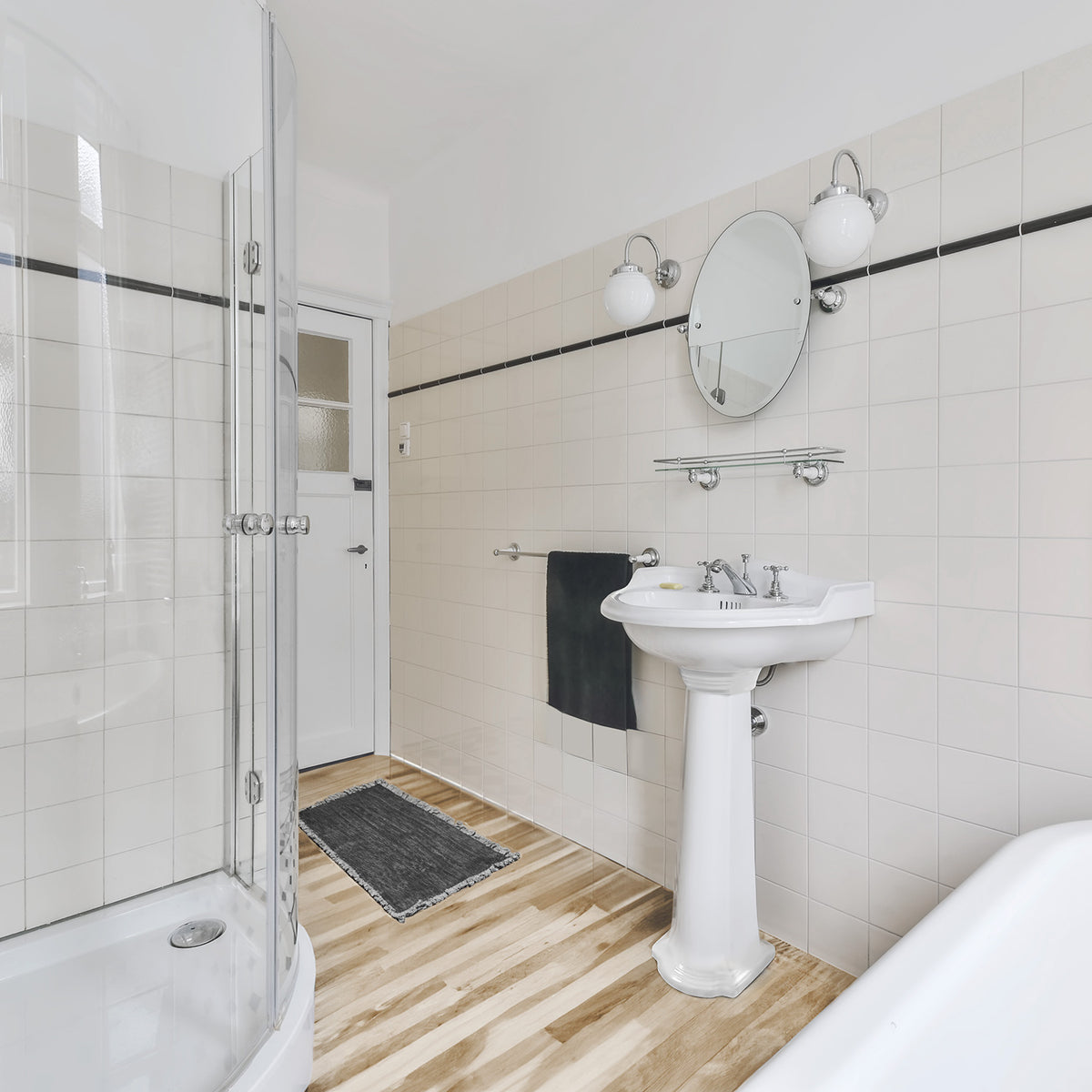 23&quot; Traditional Pedestal with an Integrated small oval bowl, Backsplash, Dual Soap Ledges, and Decorative Trim