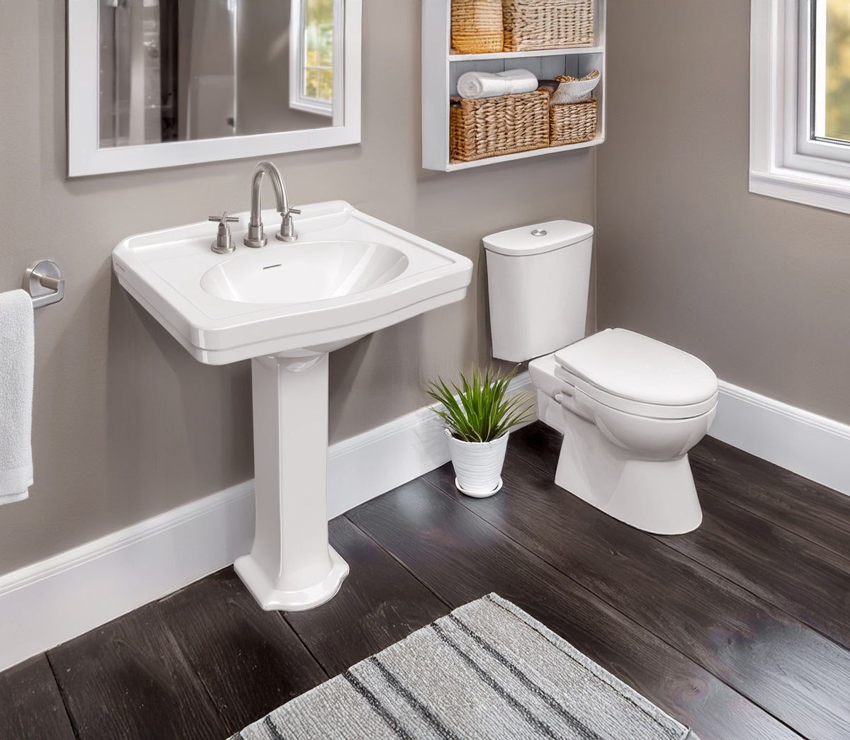 23&quot; Traditional Pedestal Sink with an Integrated Oval Bowl, Low-Rise Backsplash and Overflow