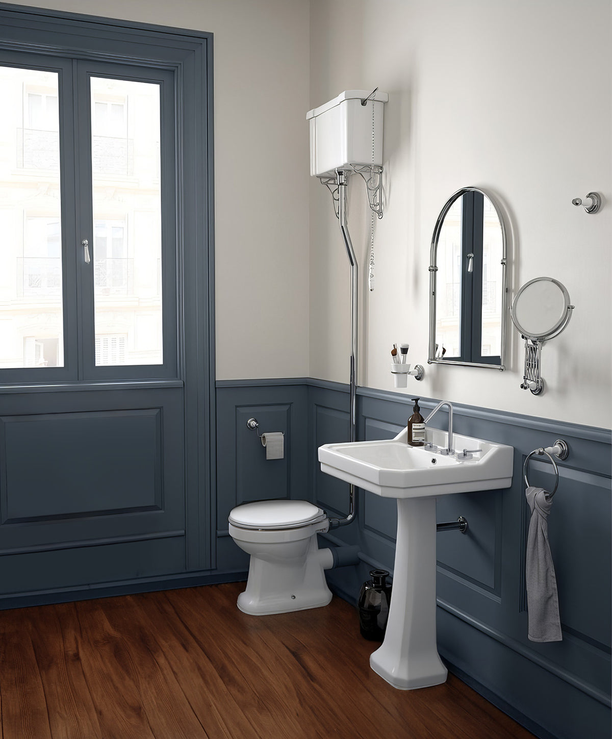 Traditional Pedestal with Large Rectangular Bowl, Backsplash, Dual Soap Ledges and Overflow