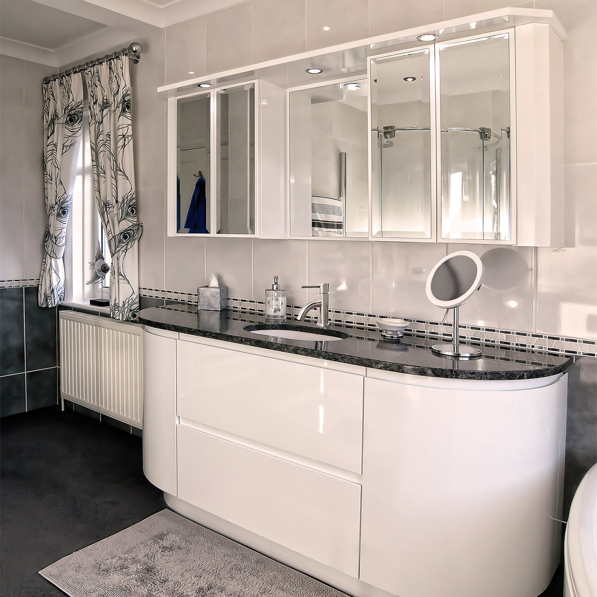 Round Freestanding Led 5X Magnified Mirror