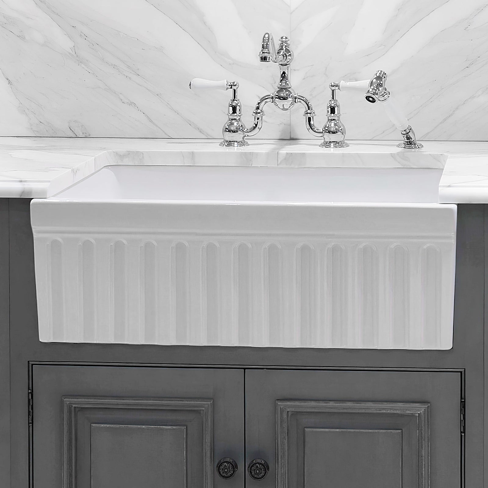 30" Reversible Single Bowl Fireclay Kitchen Sink: 2½” lip and fluted, 2” lip front apron