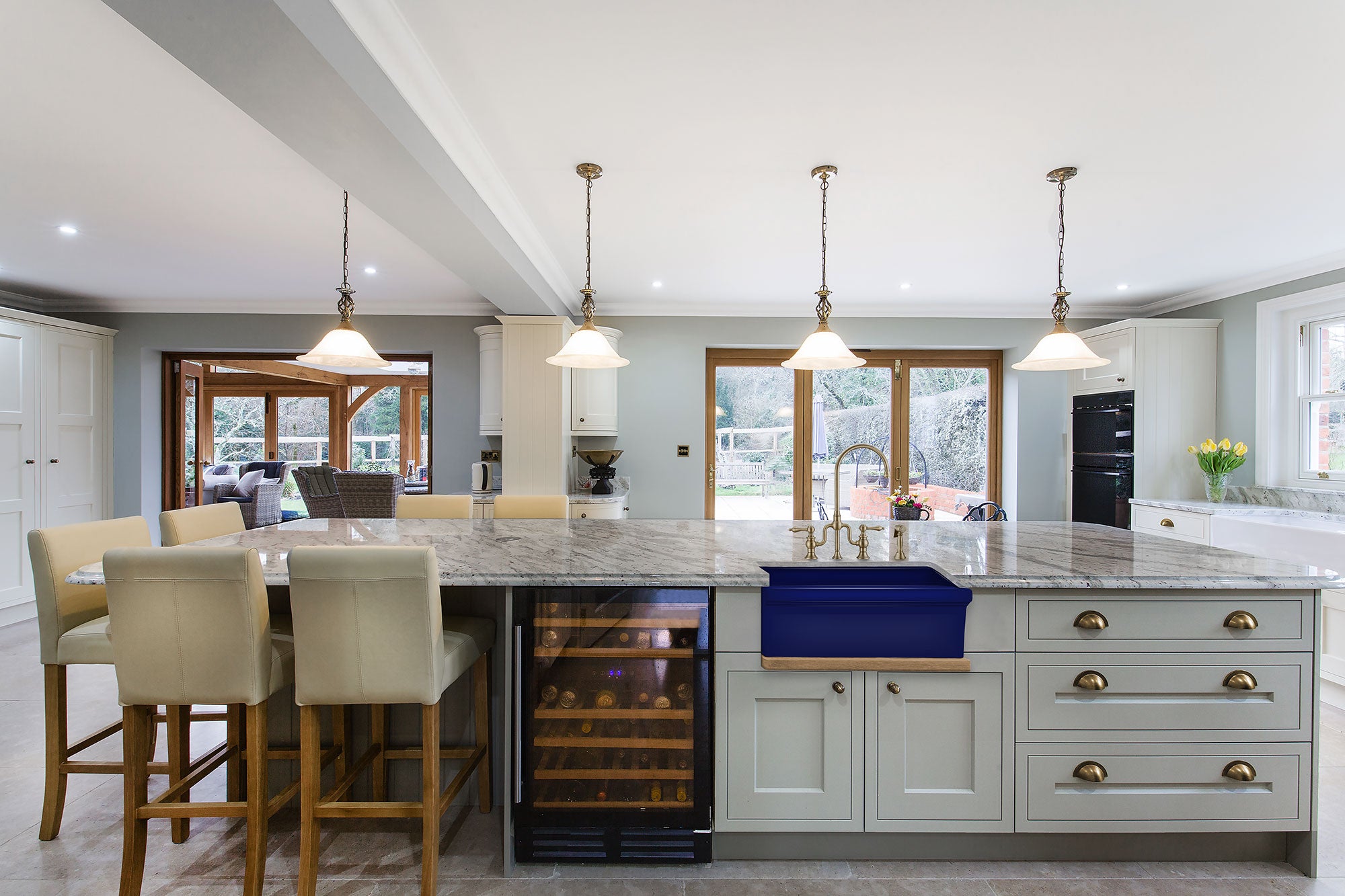 30" Reversible Single Bowl Fireclay Kitchen Sink: 2½" lip, beveled front apron