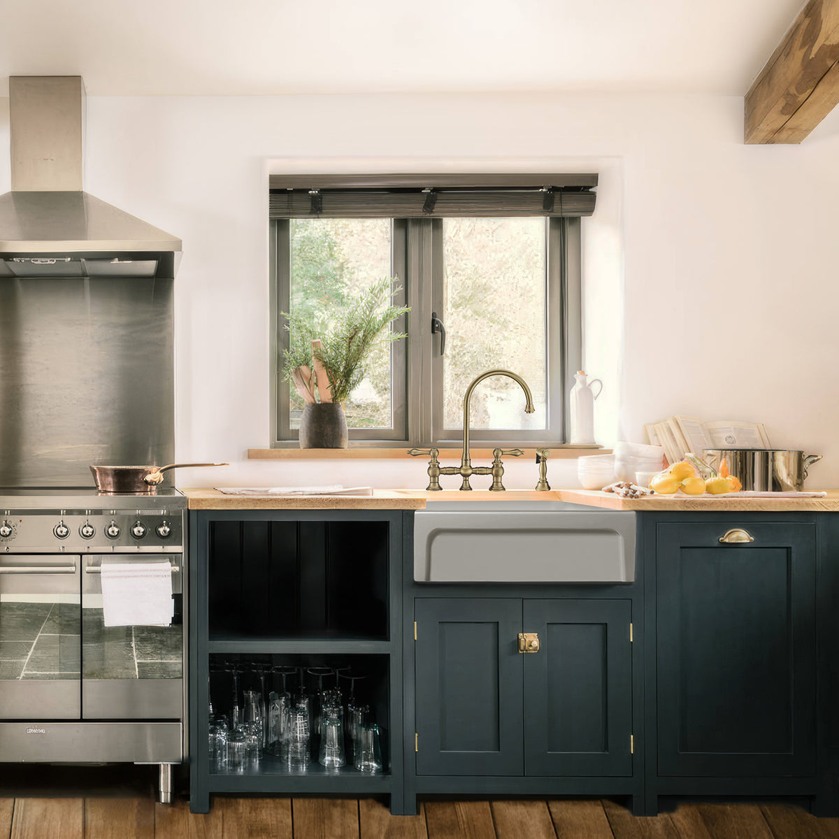 30&quot; Reversible Single Bowl Fireclay Kitchen Sink: 2½&quot; lip, beveled front apron