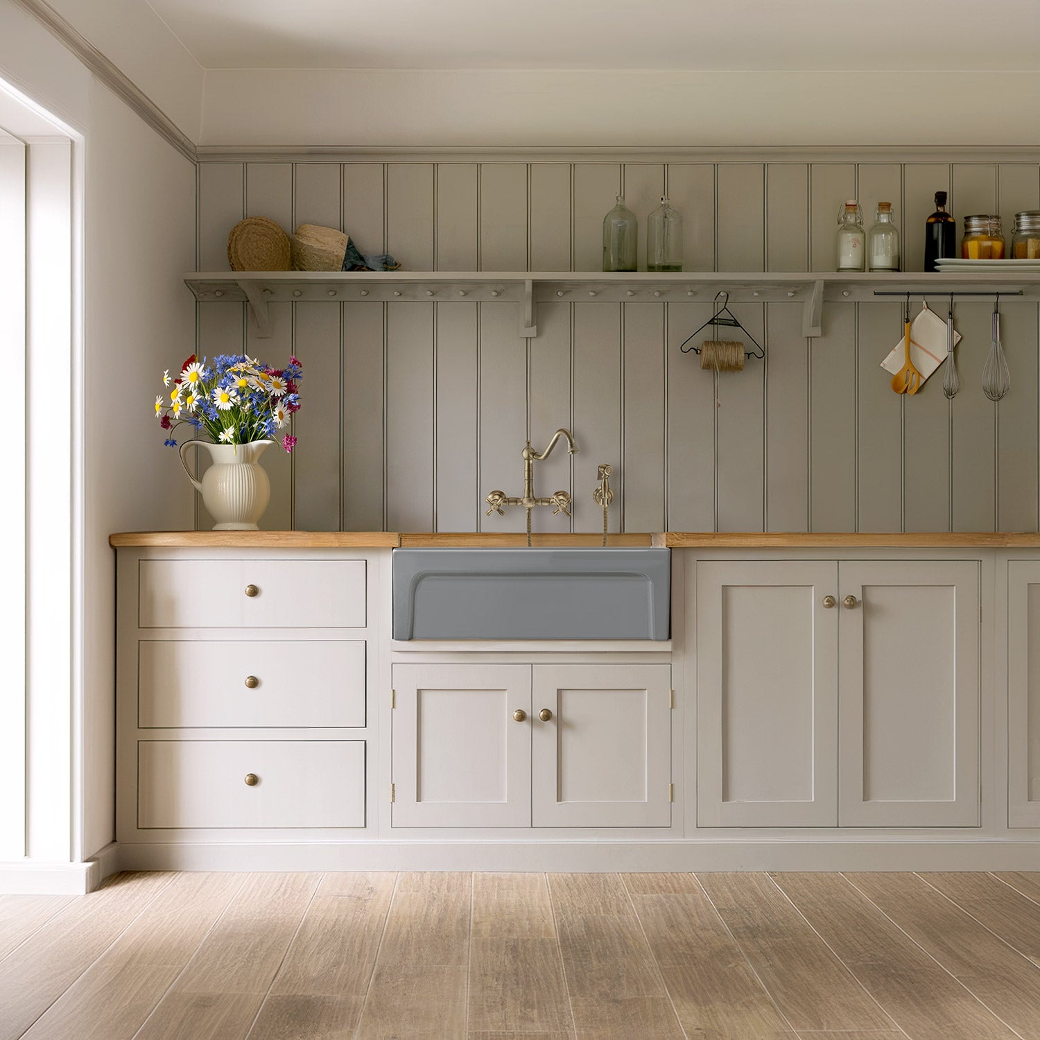 30" Reversible Single Bowl Fireclay Kitchen Sink: 2½" lip, beveled front apron