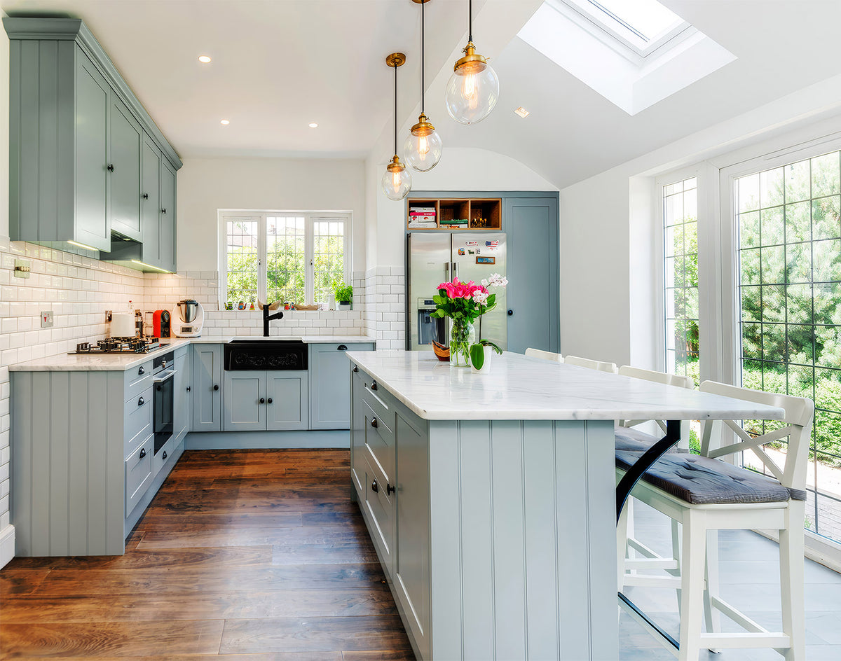 33&quot; reversible single bowl fireclay kitchen sink: Roman vine, beveled front apron