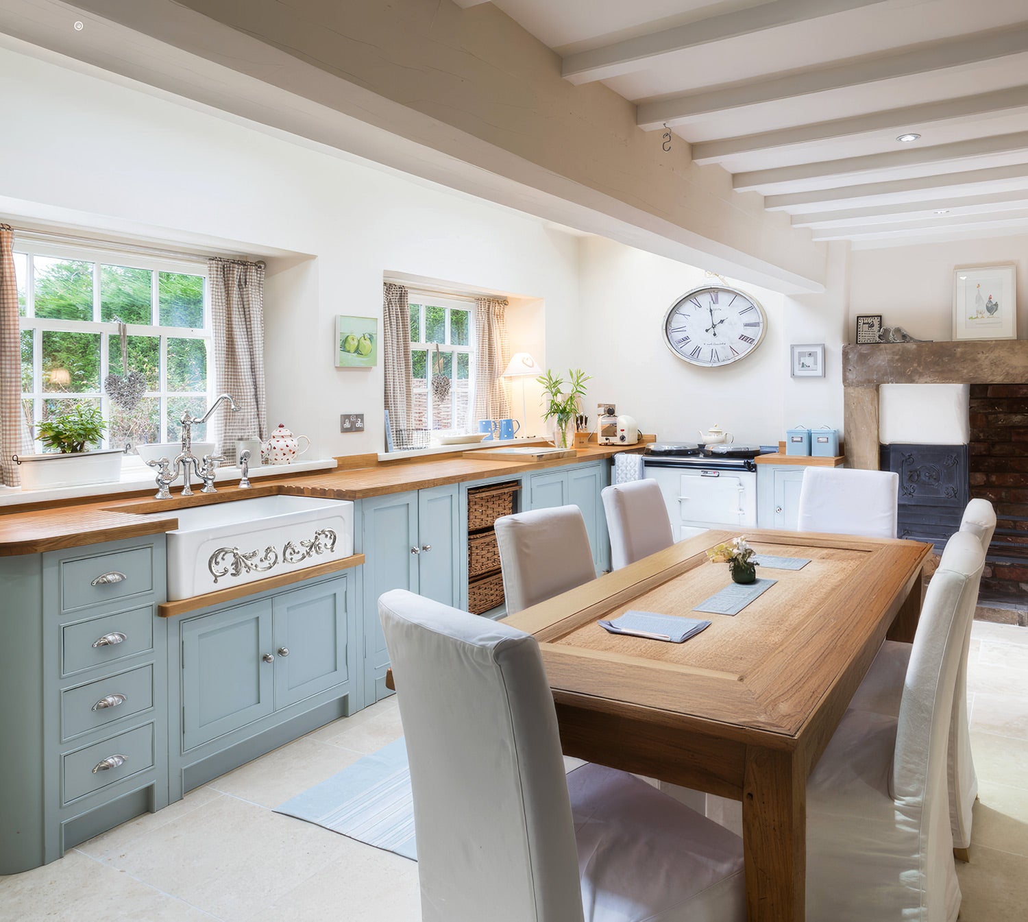 33" reversible single bowl fireclay kitchen sink: Roman vine, beveled front apron