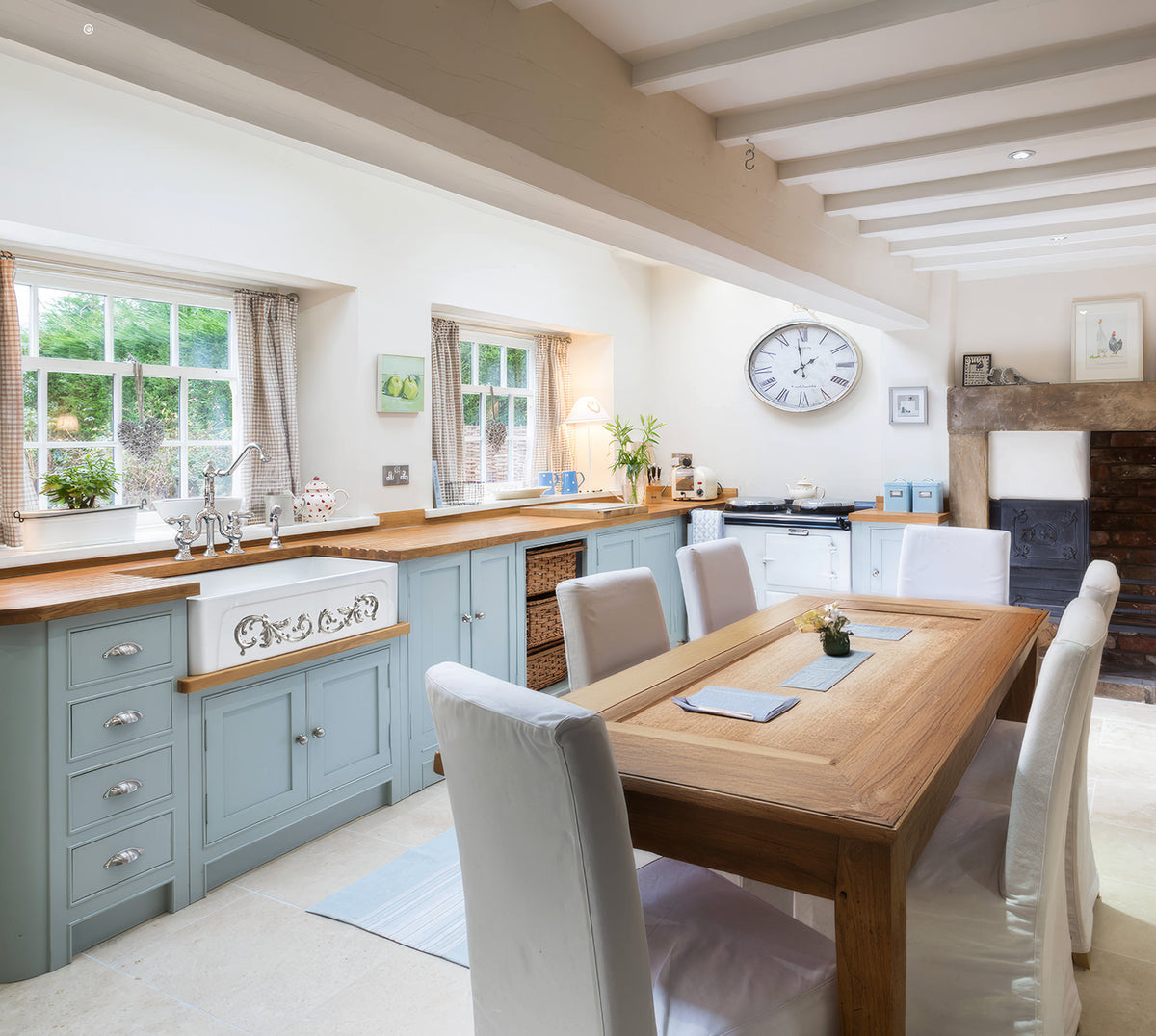 33&quot; reversible single bowl fireclay kitchen sink: Roman vine, beveled front apron