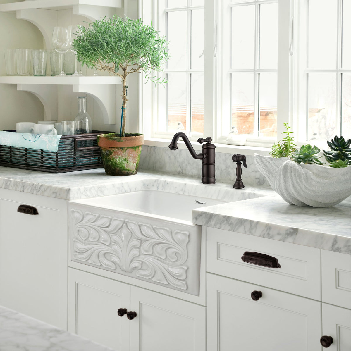 Single lever faucet with traditional swivel spout and solid brass side spray